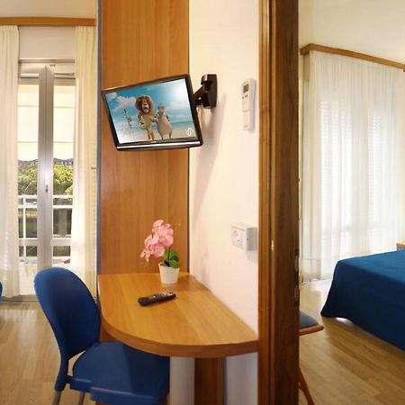Hotel Bertha Fronte Mare Lido di Jesolo Buitenkant foto