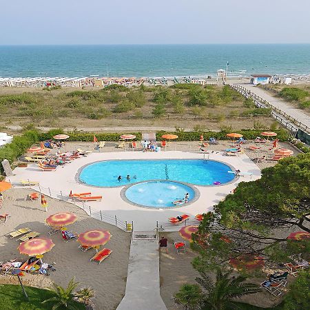 Hotel Bertha Fronte Mare Lido di Jesolo Buitenkant foto