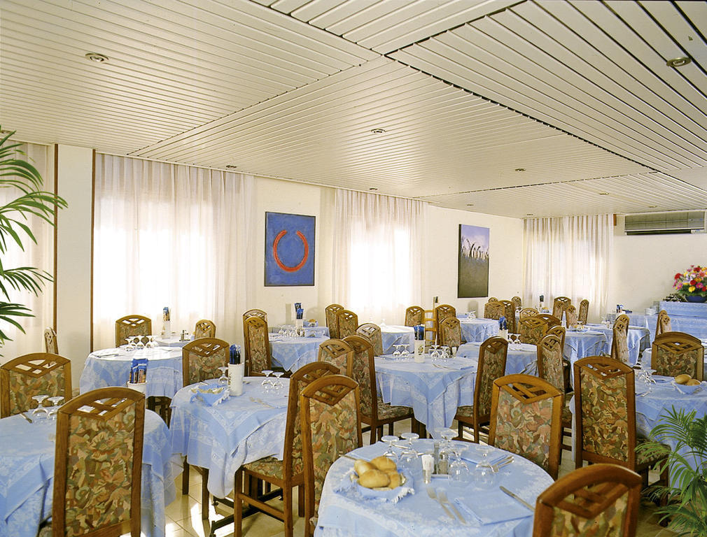 Hotel Bertha Fronte Mare Lido di Jesolo Buitenkant foto