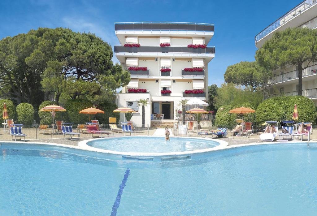 Hotel Bertha Fronte Mare Lido di Jesolo Buitenkant foto