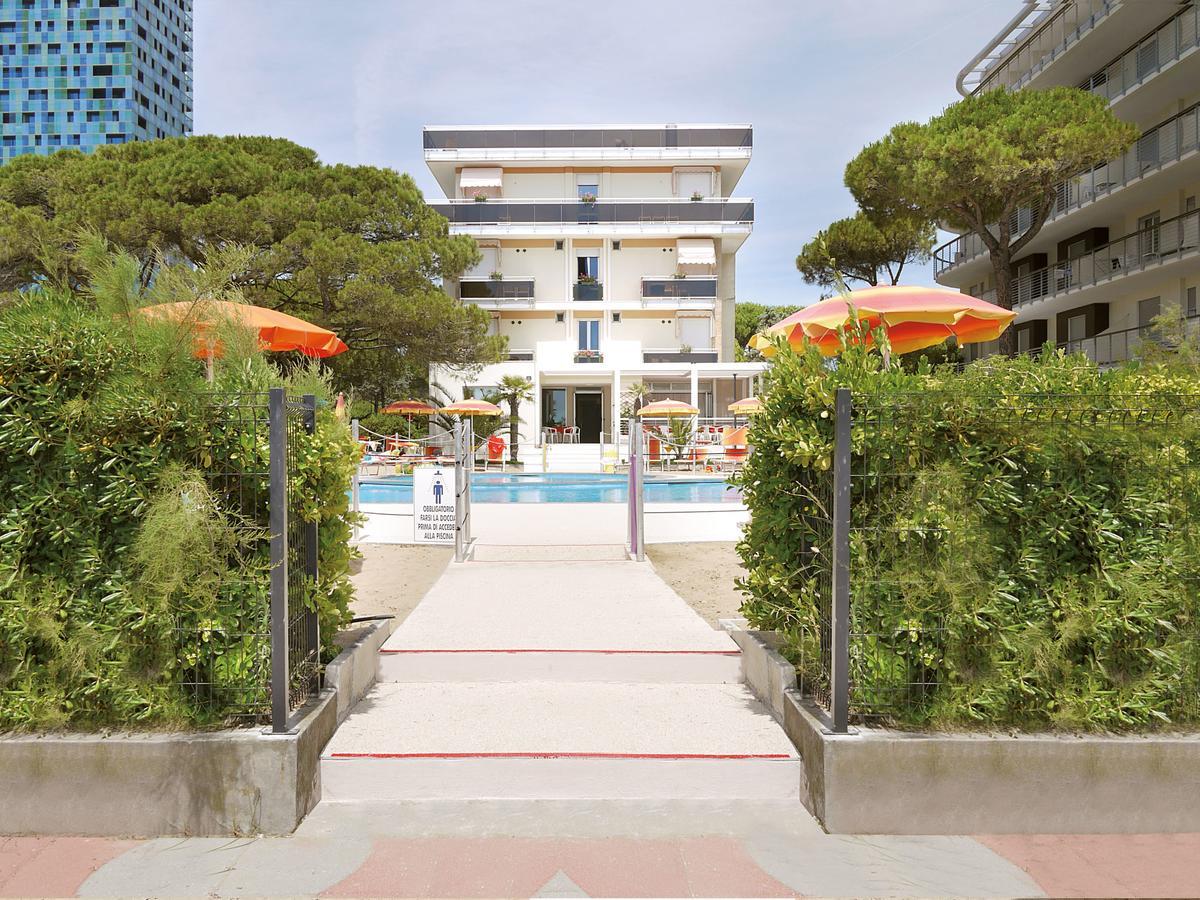 Hotel Bertha Fronte Mare Lido di Jesolo Buitenkant foto