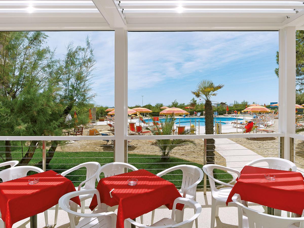 Hotel Bertha Fronte Mare Lido di Jesolo Buitenkant foto