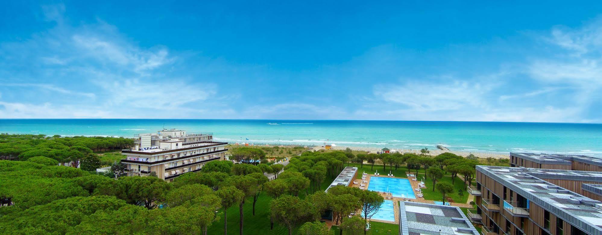 Hotel Bertha Fronte Mare Lido di Jesolo Buitenkant foto